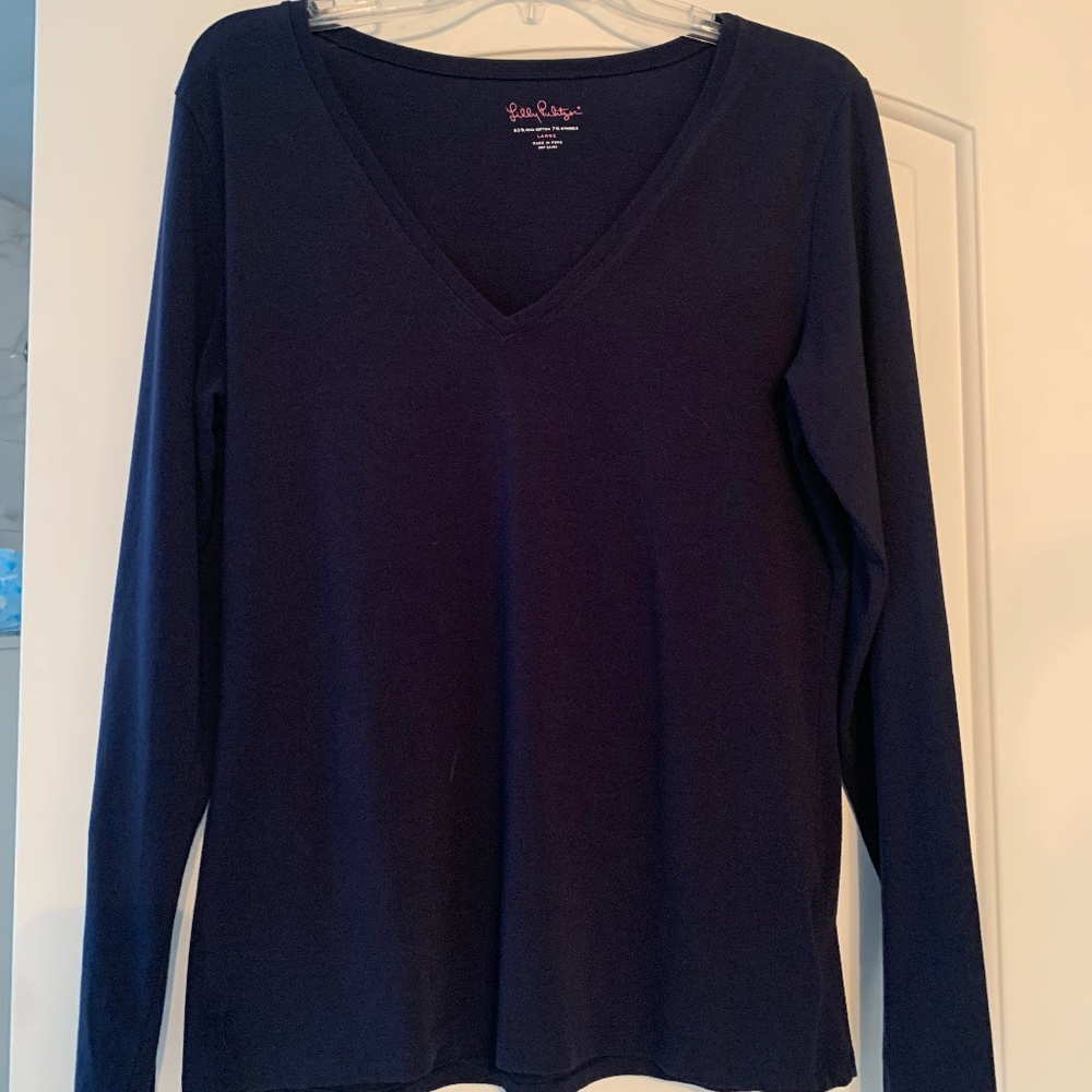 Lilly Pulitzer Navy V neck shirt with long sleeves in size Large